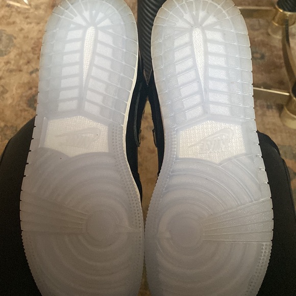 NEW AIR JORDAN 1 MID (GS) - Picture 4 of 7